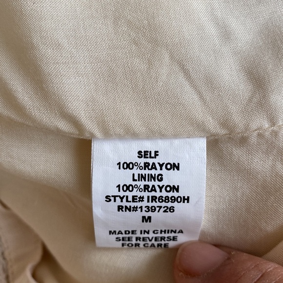 Mahina cream romper size M - Picture 9 of 10